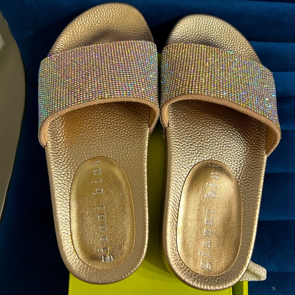 Gianni Bini Rhinestone Slides Brand New with Box - Picture 2 of 3